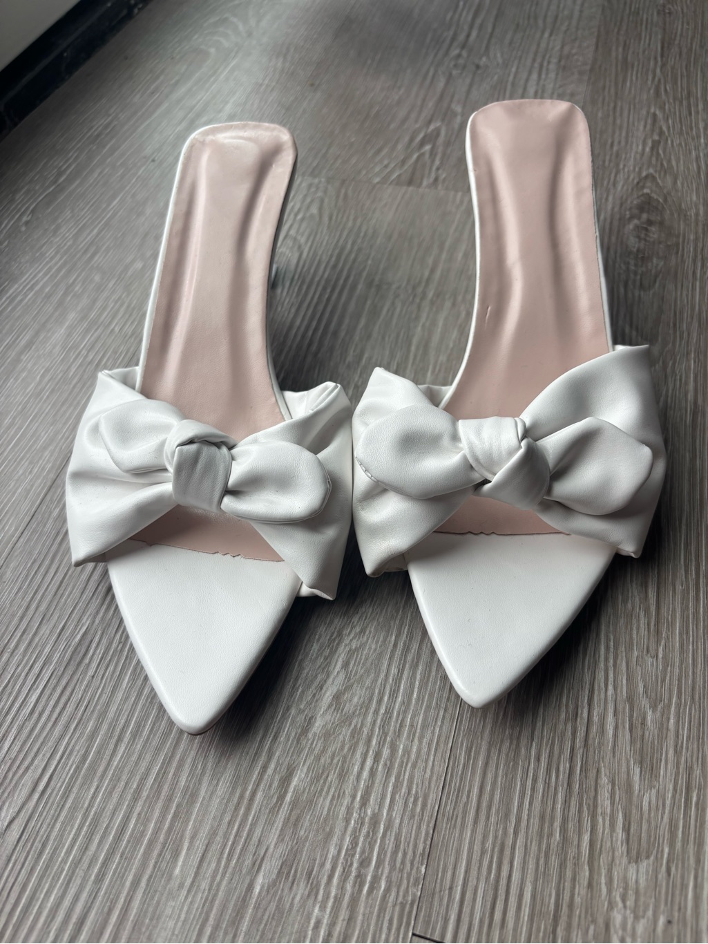 Women’s White Bow-Accent Heels